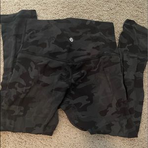 lululemon cropped aligns - SIZE 6